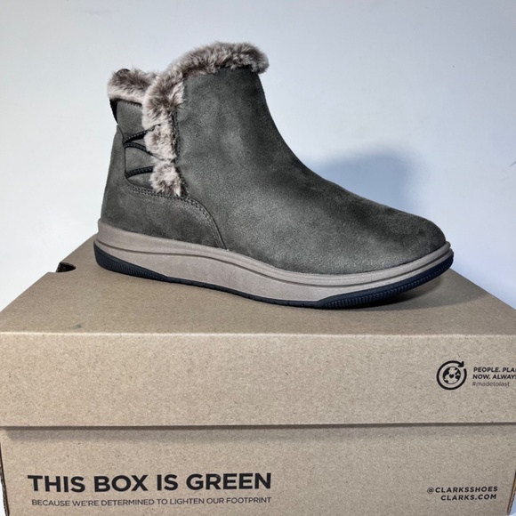 Clarks Cloudsteppers Breeze Fur Faux Fur Slip-On Boots - Picture 5 of 7